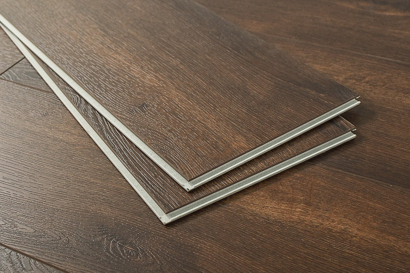Vesdura Vinyl Planks from BuildDirect | Brown | Waterproof | Click Lock | 5.5mm | Rigid Core | Underpad Attached | 23 SqFt/Box | FloorScore