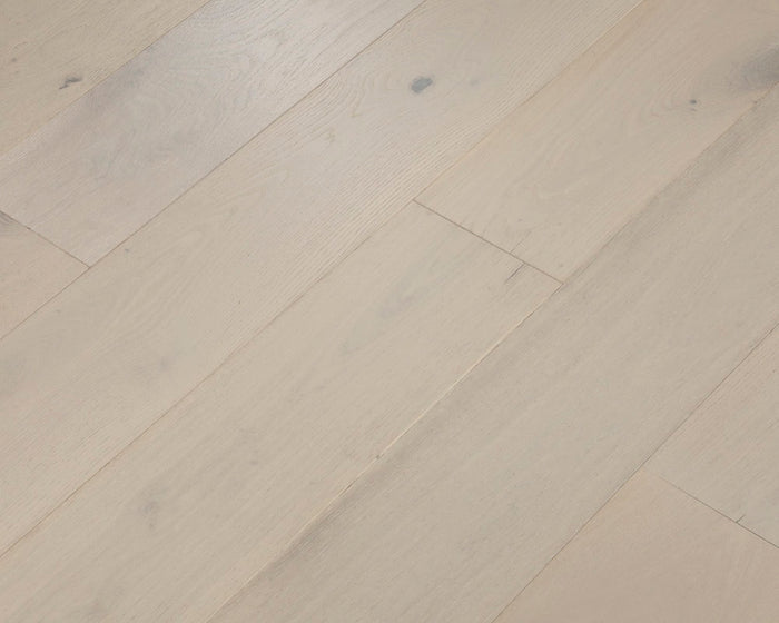 Oak Superior 7.5in Oak Engineered Hardwood Flooring 3