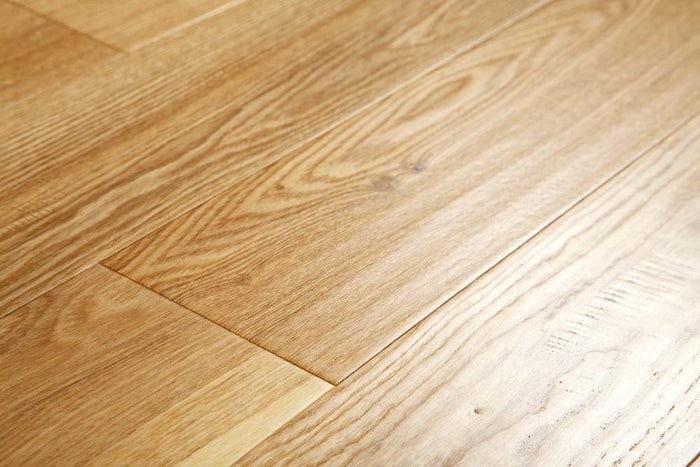 Traditional Oak Engineered Hardwood Flooring 4