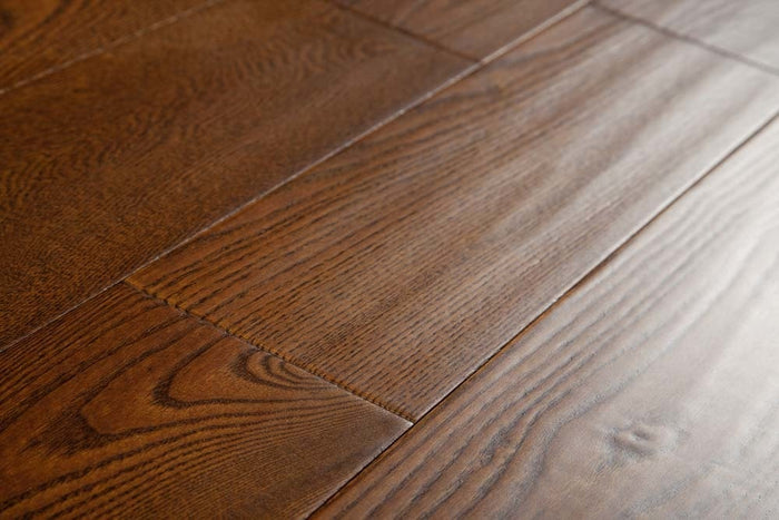 Traditional Oak Engineered Hardwood Flooring 4